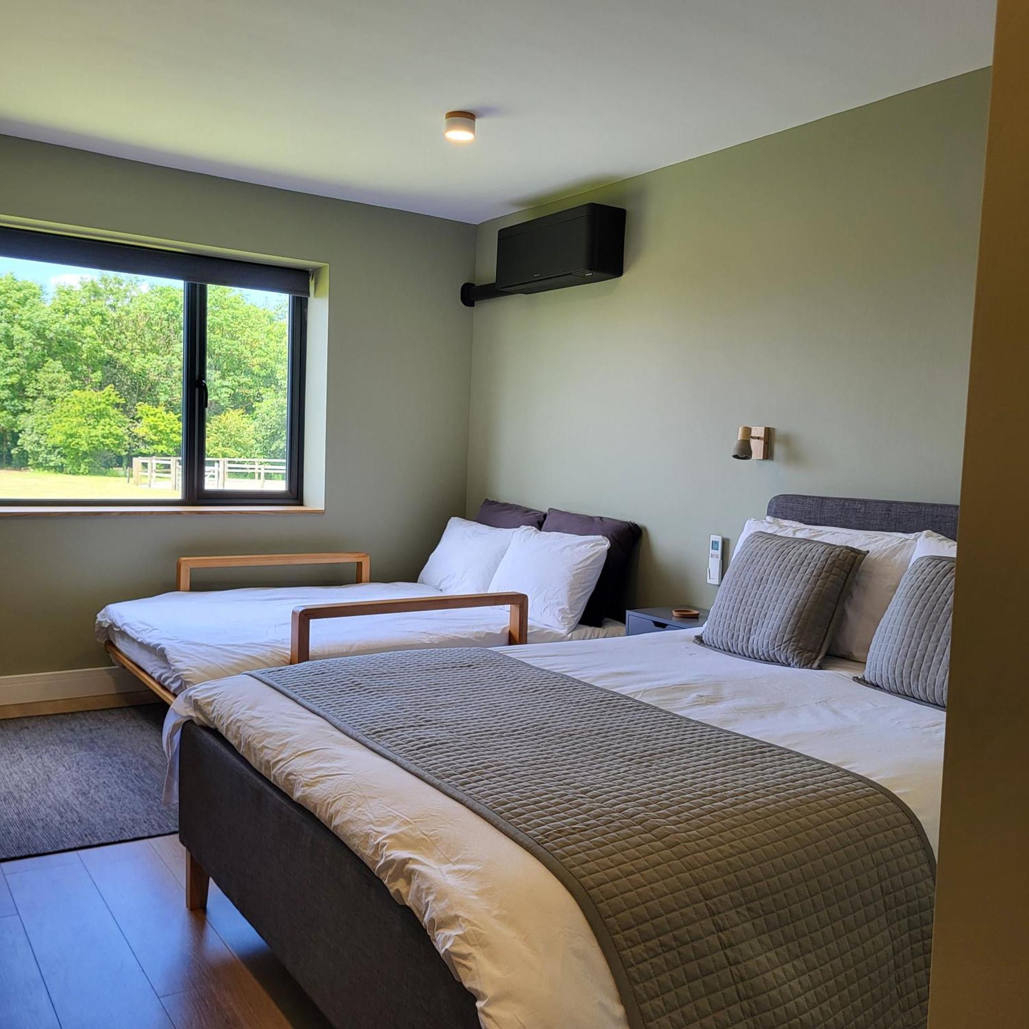 Open Acres Accommodation And Airport Parking Backwell 外观 照片