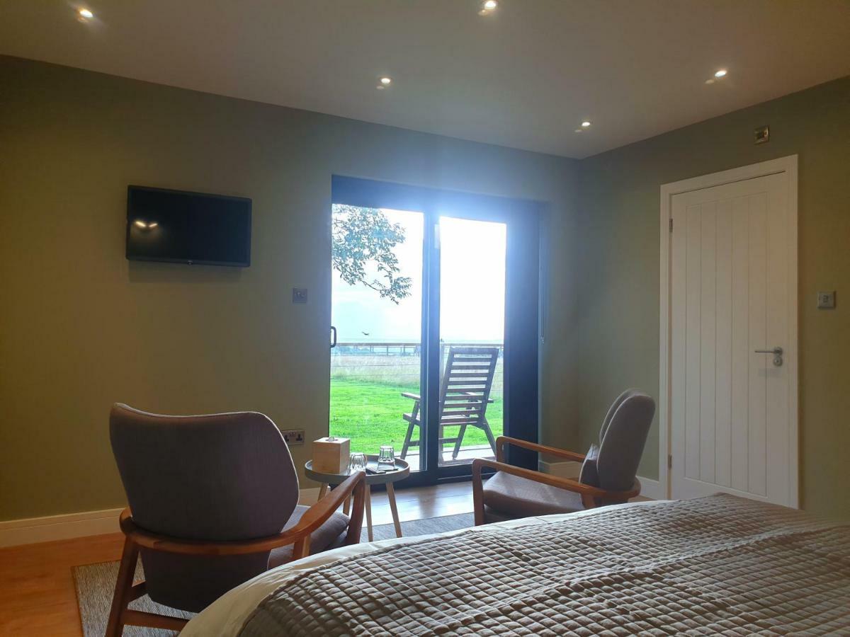 Open Acres Accommodation And Airport Parking Backwell 外观 照片